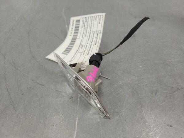 VOLKSWAGEN TRANSPORTER 2020-2024 RIGHT INDICATOR/FOG/SIDE GUARD FLASHER (REPEATE - Image 13