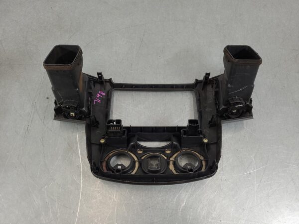 TOYOTA HILUX 2005-2015 TRIM PANEL DASH VENT, LH CENTRE (NEXT TO STEREO), BLACK, - Image 4