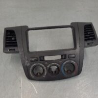 TOYOTA HILUX 2005-2015 TRIM PANEL DASH VENT, LH CENTRE (NEXT TO STEREO), BLACK,