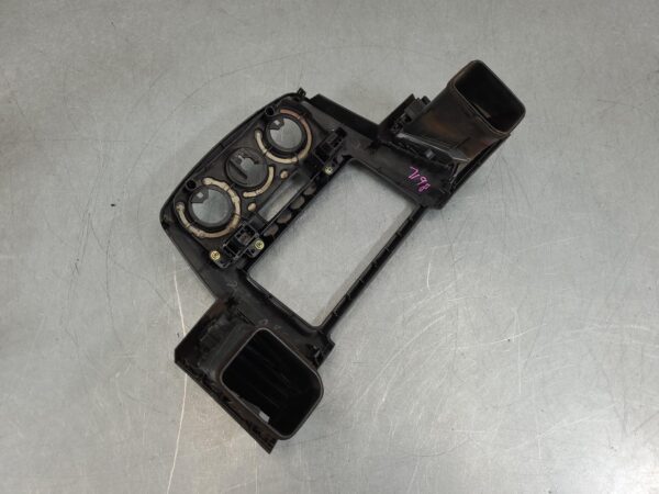 TOYOTA HILUX 2005-2015 TRIM PANEL DASH VENT, LH CENTRE (NEXT TO STEREO), BLACK, - Image 6