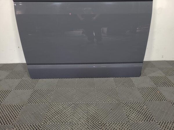 VOLKSWAGEN TRANSPORTER 2015-2024 RIGHT REAR DOOR T6, VAN, SLIDING DOOR, W/ WINDO - Image 3