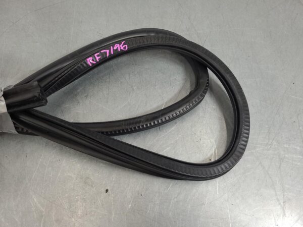 VOLKSWAGEN TRANSPORTER BODY SEAL RUBBER T6, RH FRONT, RUBBER SEAL, 07/15-08/24 1 - Image 4