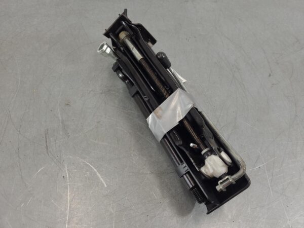 VOLKSWAGEN TRANSPORTER 2015-2024 JACK/TOOL KIT T6, 07/15-08/24 - Image 6