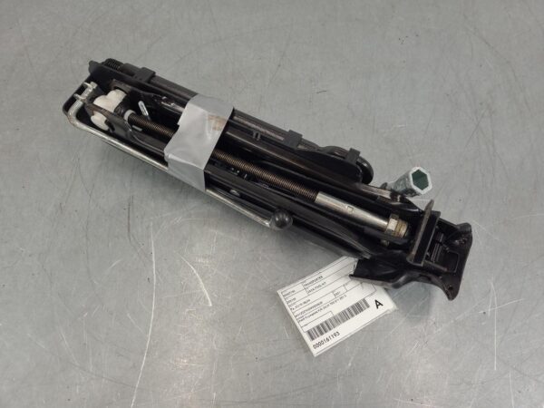 VOLKSWAGEN TRANSPORTER 2015-2024 JACK/TOOL KIT T6, 07/15-08/24 - Image 20