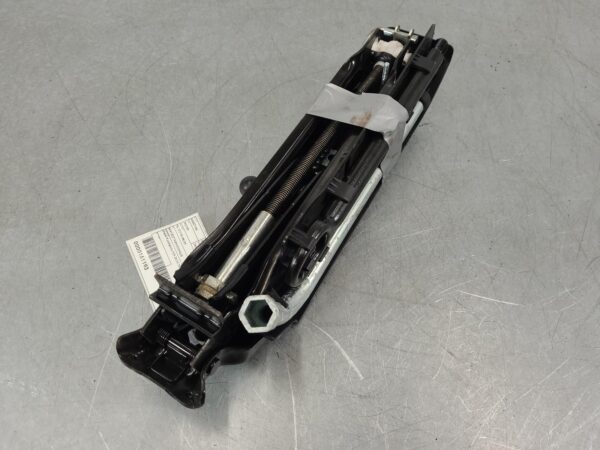 VOLKSWAGEN TRANSPORTER 2015-2024 JACK/TOOL KIT T6, 07/15-08/24 - Image 16