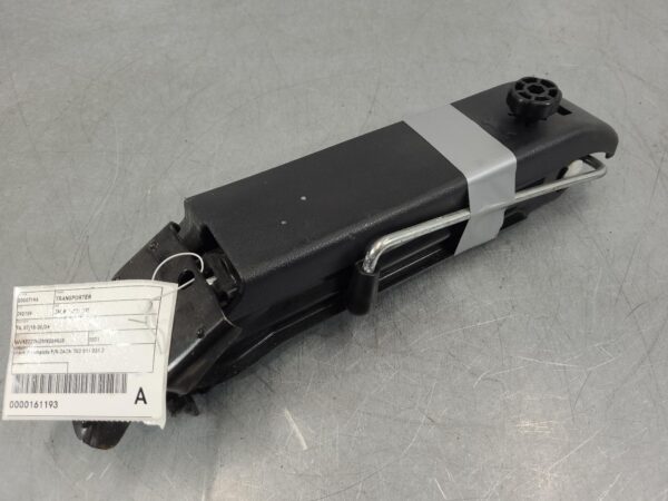 VOLKSWAGEN TRANSPORTER 2015-2024 JACK/TOOL KIT T6, 07/15-08/24 - Image 3