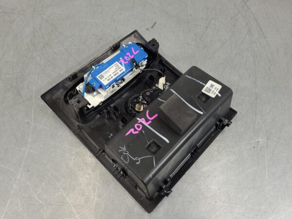 FORD RANGER 2011-2022 COURTESY LIGHT PX, FRONT, W/ SENSOR, AMBIENT LIGHTS TYPE, - Image 7
