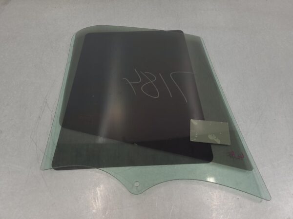 RENAULT TRAFIC 2015-2026 LEFT FRONT DOOR WINDOW X82, 01/15- - Image 4