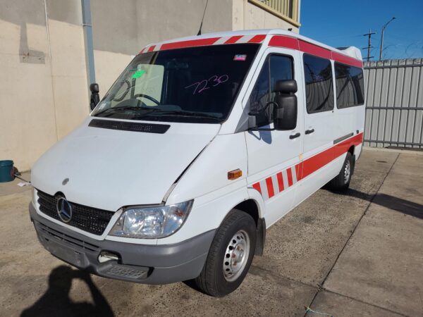 Mercedes Sprinter 2.7L Diesel Alternator 2000–2006 - Image 9