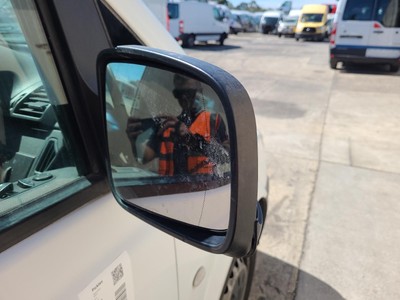 Mercedes Vito 639 Rear/Tailgate Glass Barn Door Glass LH 2004–2015 - Image 7
