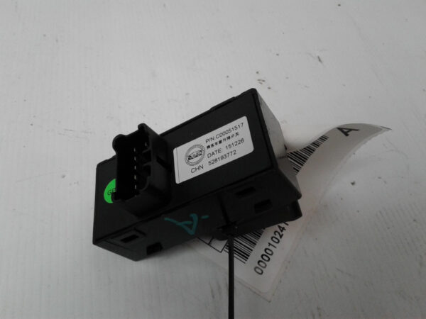 LDV V80 LH Front Power Window Switch 2013–2018 - Image 2