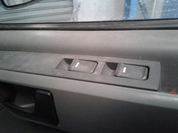 LDV V80 LH Front Power Window Switch 2013–2018 - Image 9