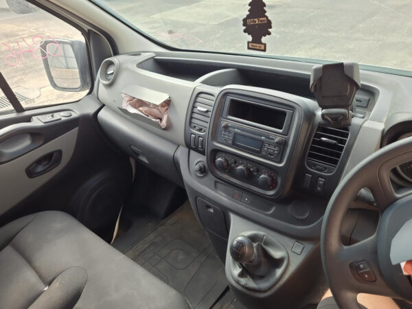 Renault Trafic X82 Steering Wheel Vinyl 2015–2022 - Image 11
