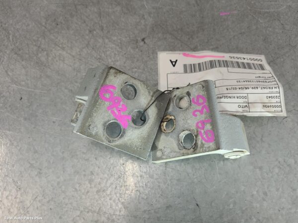 2014 MERCEDES VITO Door Hinge/Runner