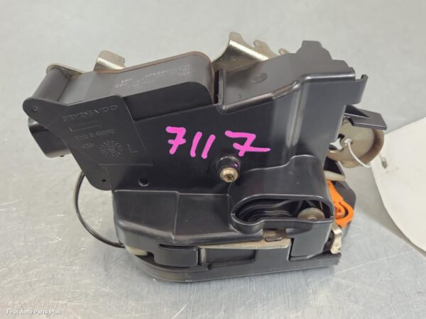 2014 MERCEDES VITO Door/Boot/Gate Lock