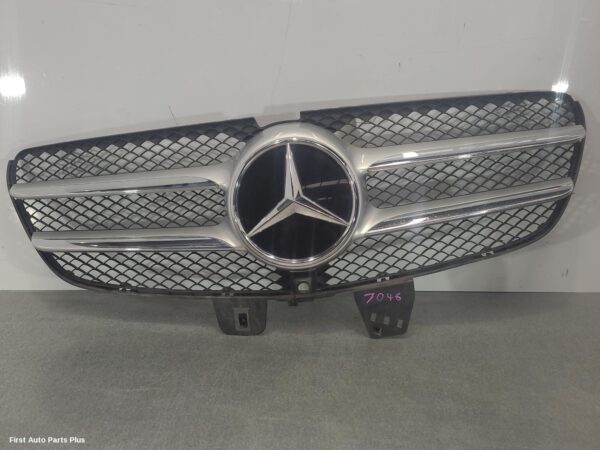 2019 MERCEDES VITO Grille