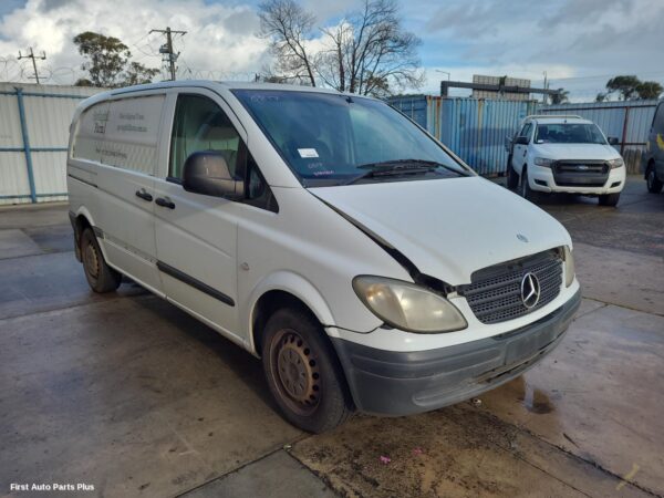2005 MERCEDES VITO Bonnet Hinge/Strut