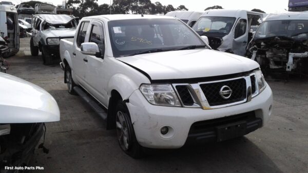 2010 NISSAN NAVARA Fan