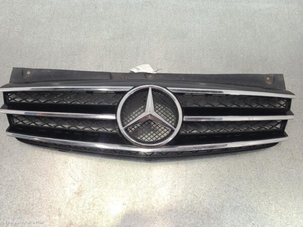 2014 MERCEDES VIANO Grille