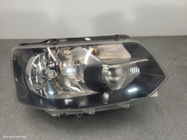 2011 VOLKSWAGEN TRANSPORTER Right Headlamp