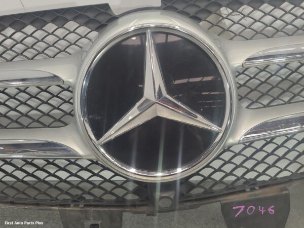 2019 MERCEDES VITO Grille