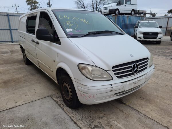 2009 MERCEDES VITO Bonnet Hinge/Strut