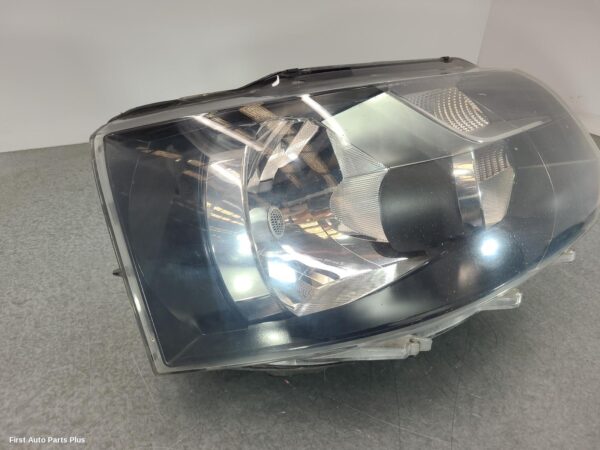 2011 VOLKSWAGEN TRANSPORTER Right Headlamp