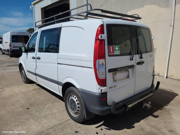 2014 MERCEDES VITO Door Hinge/Runner
