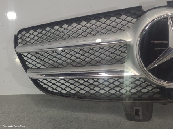 2019 MERCEDES VITO Grille