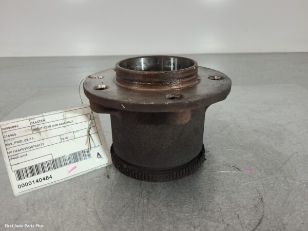 2016 RENAULT MASTER Right Rear Hub Assembly