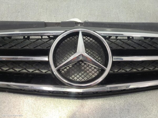 2014 MERCEDES VIANO Grille