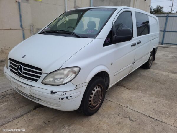 2009 MERCEDES VITO Bonnet Hinge/Strut