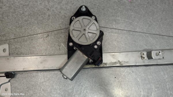 2023 LDV DELIVER 9 Right Front Window Reg/Motor