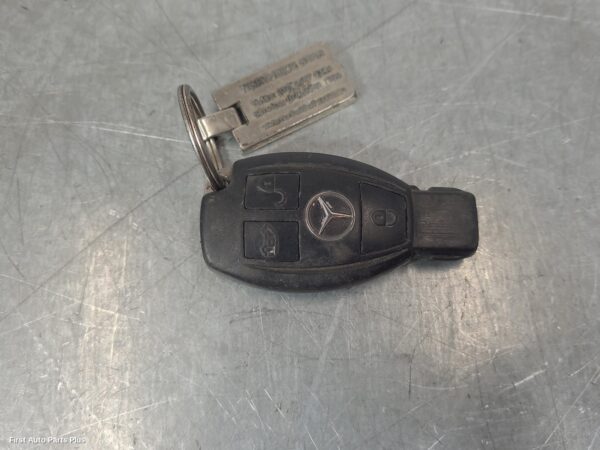 2016 MERCEDES VITO Ignition W/ Key