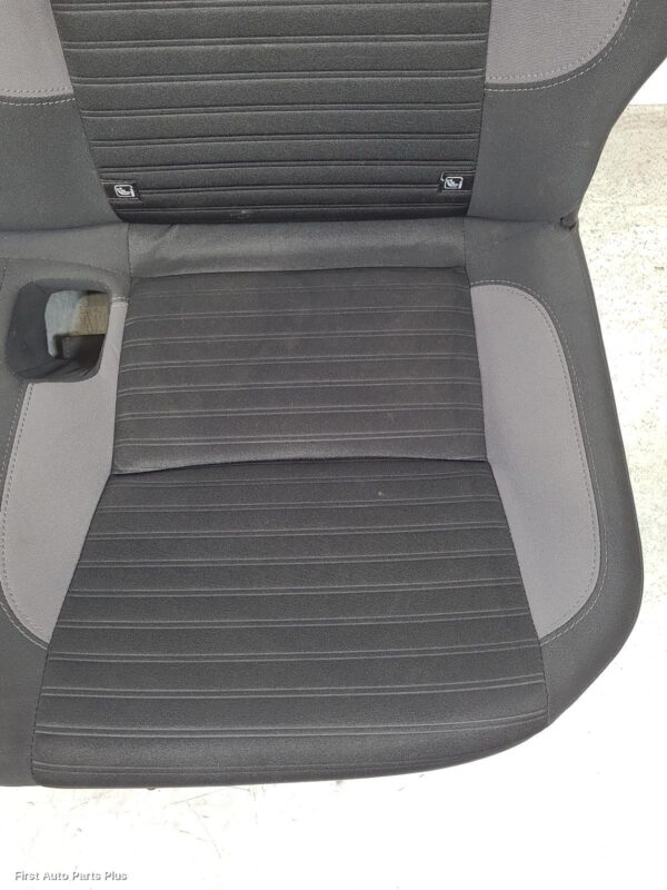 2023 NISSAN NAVARA 2nd Seat (Rear Seat)