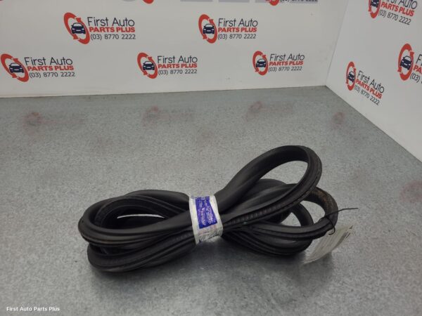 2016 VOLKSWAGEN AMAROK Door/Tailgate Seal