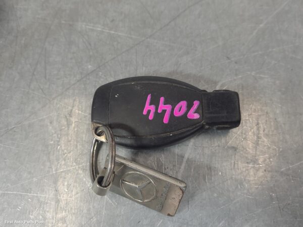 2016 MERCEDES VITO Ignition W/ Key