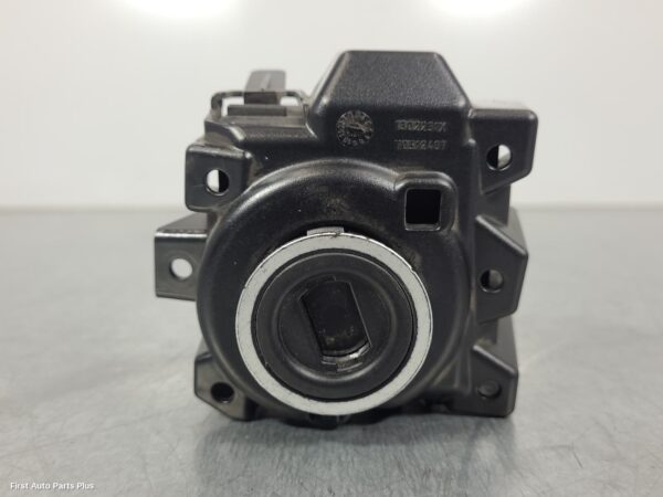 2016 MERCEDES VITO Ignition W/ Key