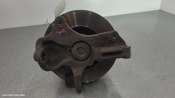2014 MERCEDES SPRINTER Left Front Hub Assembly