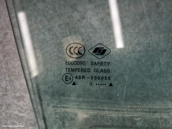 2024 LDV DELIVER 9 Right Front 1/4 Door Glass