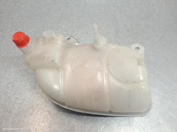 2021 MERCEDES VITO Overflow Bottle