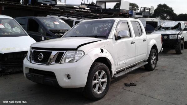 2010 NISSAN NAVARA Fan