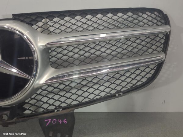 2019 MERCEDES VITO Grille