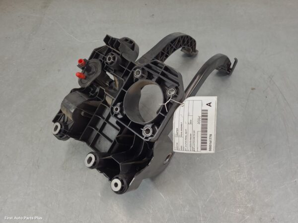 2020 VOLKSWAGEN CRAFTER Pedal Assembly
