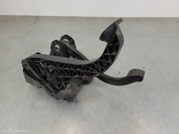2020 VOLKSWAGEN CRAFTER Pedal Assembly