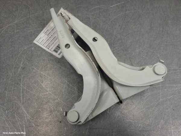 2017 MITSUBISHI TRITON Bonnet Hinge/Strut