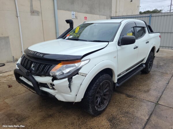 2017 MITSUBISHI TRITON Ecu
