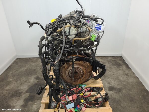 2013 RENAULT TRAFIC Engine