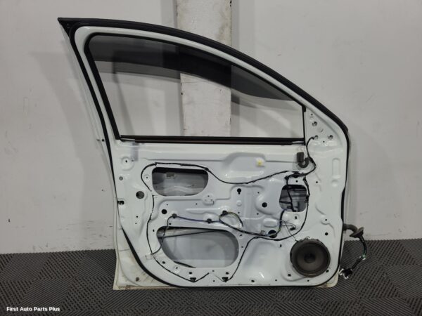 2017 MITSUBISHI TRITON Left Front Door