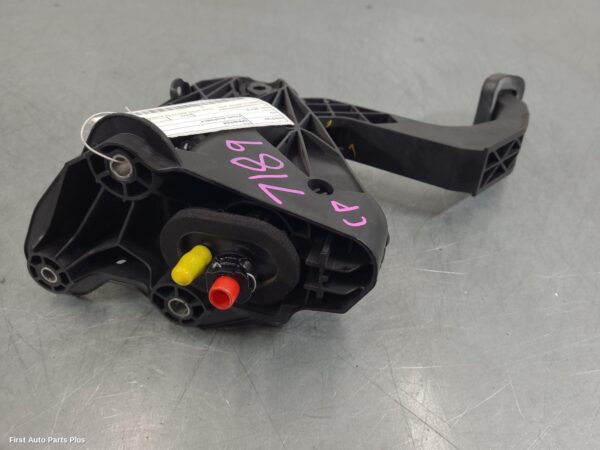 2022 MERCEDES SPRINTER Pedal Assembly